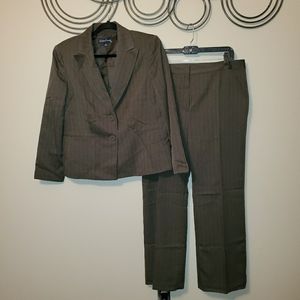 Women's Evan-Picone suit
